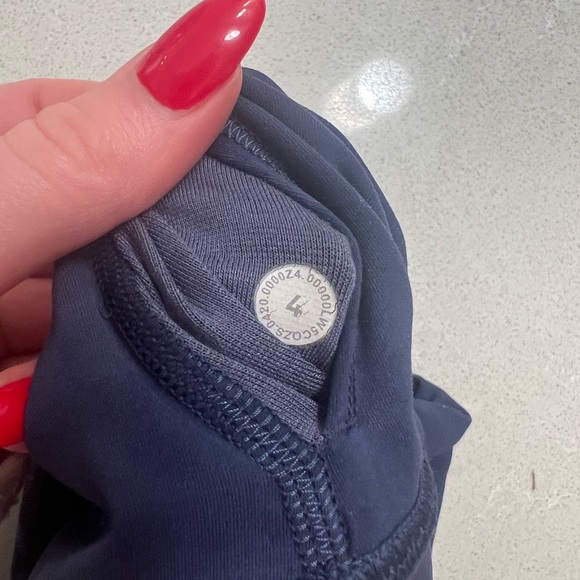 Lulu blue tie dye wunder unders. Size 4. - Picture 3 of 3